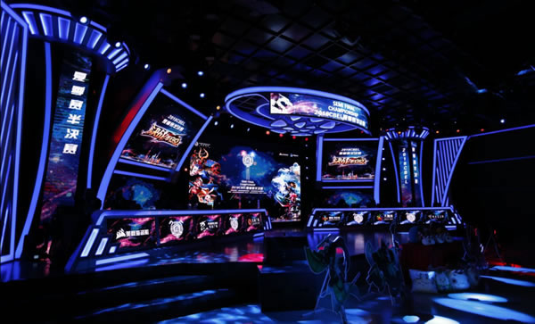 中场位置的 中场位置的